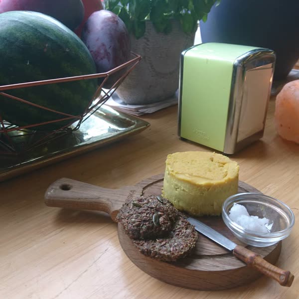 Raw seed bread with cashew cheese